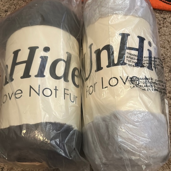 Two New Unhide Blankets NWT - Picture 1 of 7